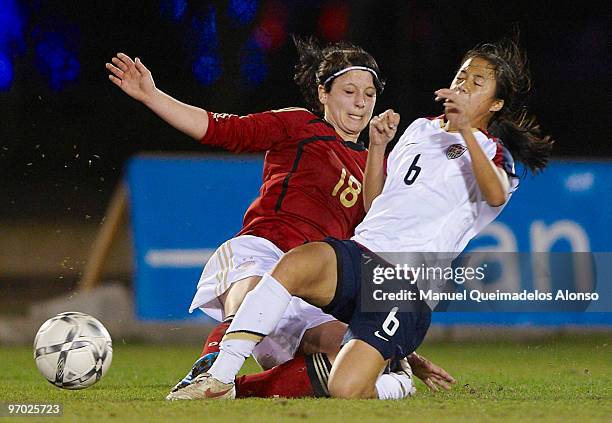 Sylvia Arnold of Germany and Rachel Quon of USA compete for the ball during the Women's international friendly match between Germany and USA on...