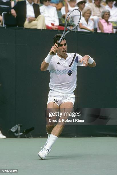 Ivan Lendl hits a forehand against Jimmy Connors during the finals of the 1986 Paine Webber Classic on March 24, 1986 in Fort Myers, Florida.