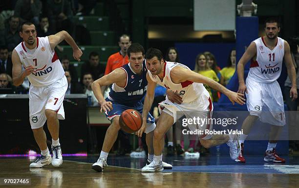 Nikola Vujcic, Theodoros Papaloukas Linas Kleiza of Olympiacos Piraeus compete with Bojan Bogdanovic of Cibona during the Euroleague Basketball...