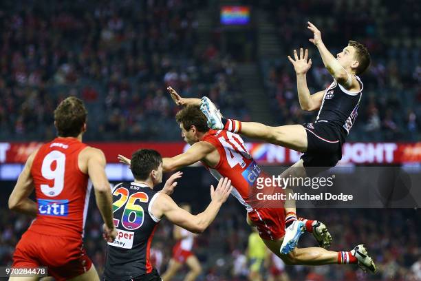 Jack Lonie of the Saints attempts a high mark over Nick Smith of the Swans during the round 12 AFL match between the St Kilda Saints and the Sydney...