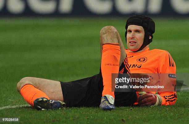 Petr Cech of Chelsea lies injured during the UEFA Champions League round of 16 first leg match between Inter Milan and Chelsea on February 24, 2010...