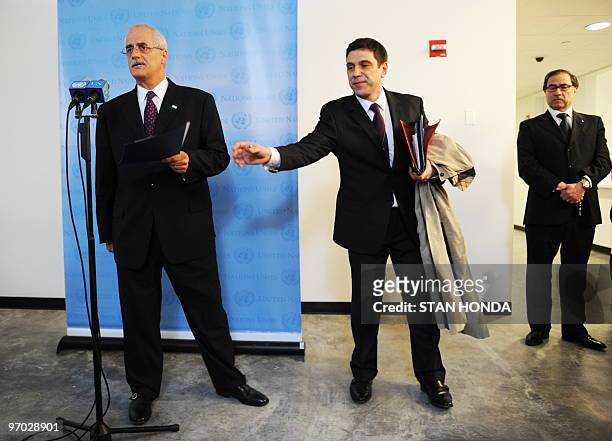 An aide to Argentine Foreign Minister Jorge E. Taiana reaches for a folder of papers during a press conference on February 24, 2010 just after Taiana...