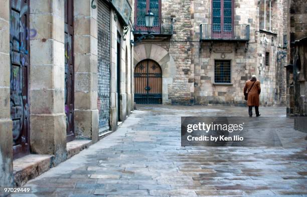 medieval street - ken ilio stock-fotos und bilder