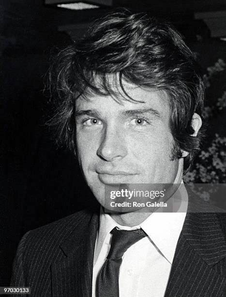 Warren Beatty Ripped 131 Warren Beatty 1968 Stock Photos, High-Res Pictures, and Images ...