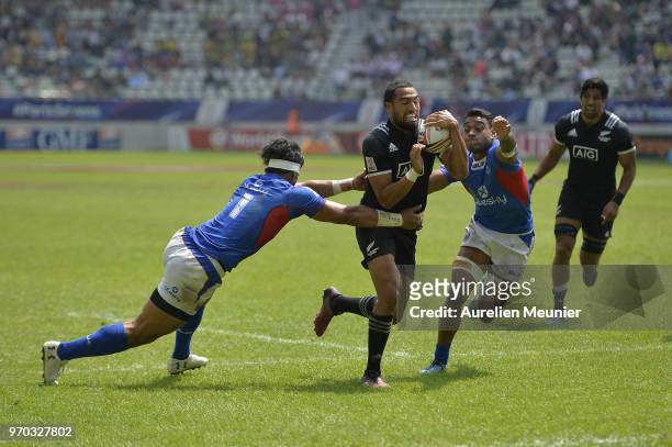 Sione Molia of New Zealand scores a try during match between Samoa and New Zealand at the HSBC Paris Sevens, stage of the Rugby Sevens World Series...