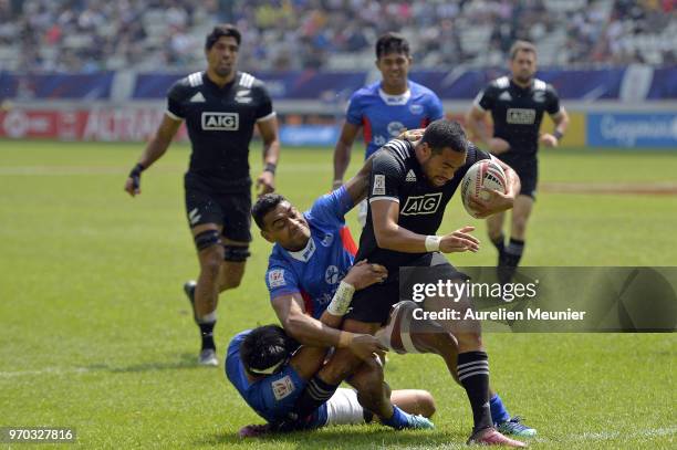 Sione Molia of New Zealand scores a try during match between Samoa and New Zealand at the HSBC Paris Sevens, stage of the Rugby Sevens World Series...