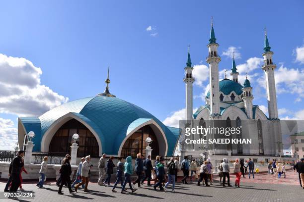 Tourists visit the Kul-Sharif mosque in Kazan on June 9, 2018. - Kazan is one of the 11 host cities for the 2018 FIFA World Cup football tournament.