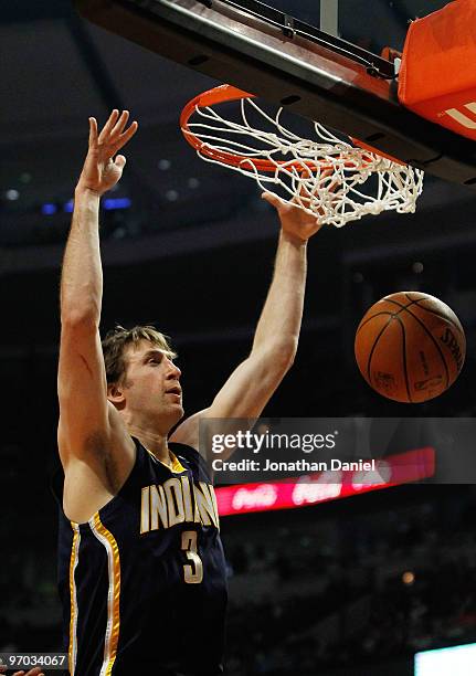 Troy Murphy of the Indiana Pacers dunks the ball against the Chicago Bulls at the United Center on February 24, 2010 in Chicago, Illinois. NOTE TO...