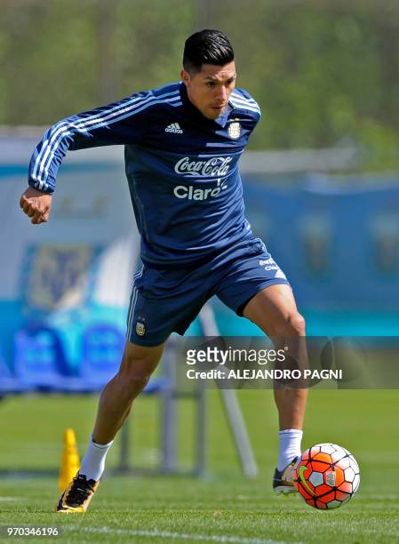 In this photo taken on October 7, 2017 Argentina's national football team player Enzo Perez takes part in a training session in Ezeiza, Buenos Aires,...