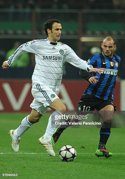 Ricardo Carvalho of Chelsea run off Wesley Sneijder of Inter Milan during the UEFA Champions League round of 16 first leg match between Inter Milan...