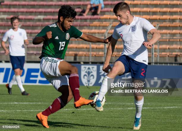 Mexico's forward Eduardo Daniel Aguirre Lara vies with England's defender Janjoe Kenny during the Maurice Revello International tournament Under 20...