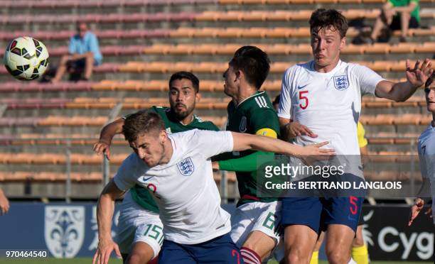 Mexico's forward Alan Joshue Cervantes M D C vies with England's defender Janjoe Kenny and Dael Fry during the Maurice Revello International...