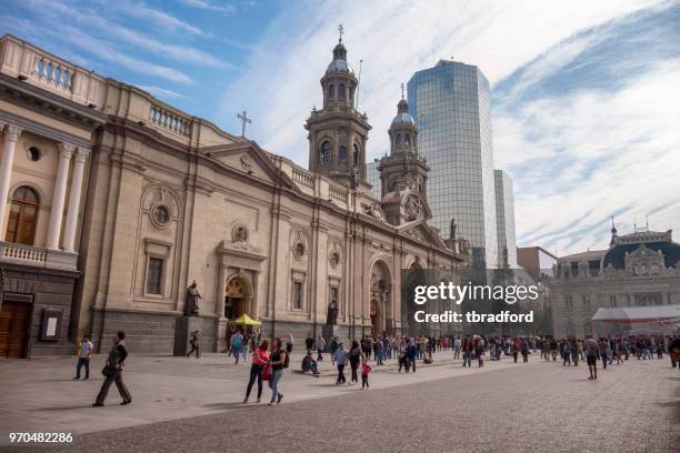 catedral metropolitana na plaza de armas, santiago, chile - santiago região metropolitana de santiago - fotografias e filmes do acervo