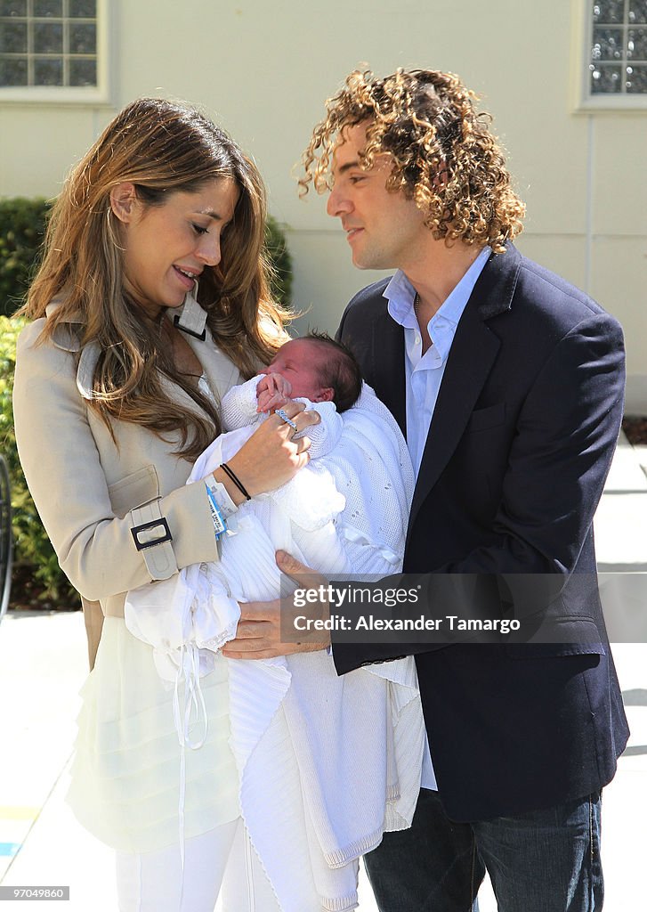 David Bisbal's Baby Leaves Hospital With Family