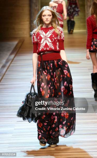 Model Vlada Roslyakova walks the runway during the D&G Milan Fashion Week womenswear Autumn/Winter 2010 show on February 25, 2010 in Milan, Italy.