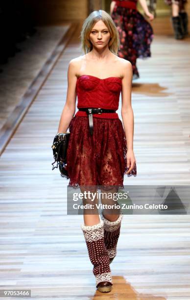 Model Sasha Pivovarova walks the runway during the D&G Milan Fashion Week womenswear Autumn/Winter 2010 show on February 25, 2010 in Milan, Italy.