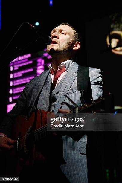 David Gray performs at the Sound And Vision fundraiser for Cancer Research UK at Abbey Road Studios on February 25, 2010 in London, England.