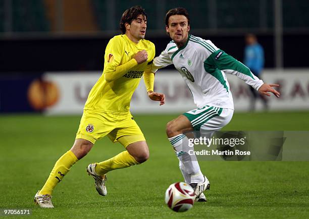 Christian Gentner of Wolfsburg and Cani of Villareal compete for the ball during the UEFA Europa League knock-out round, second leg match between VfL...