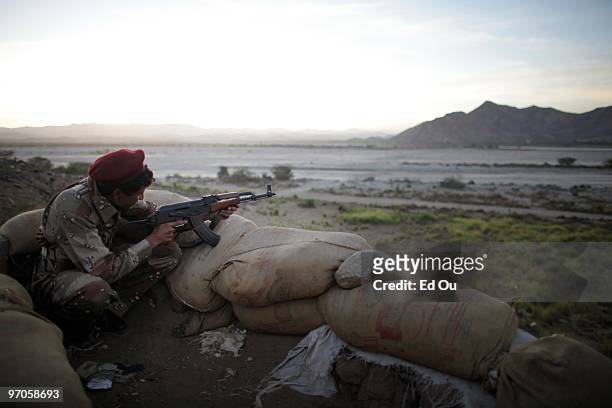 Yemeni soldier on the lookout in a military checkpoint in the western Yemeni province of Hajjah January 12, 2010 in Sana'a, Yemen. Intermittent...