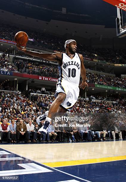 Jamaal Tinsley of the Memphis Grizzlies looks to pass as he saves the ball from going out of bounds during the game against the Los Angeles Lakers at...