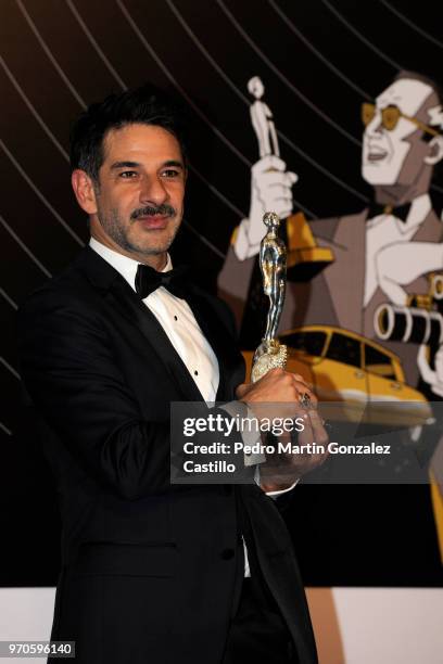 Miguel Rodarte poses with the Ariel Award after winning Actor in Supporting Role for 'Tiempo compartido' during 60th Ariel Awards at Palacio de...