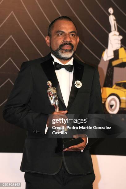 José Manuel Martínez poses with the Ariel Award for Special Effects for 'The Untamed' during 60th Ariel Awards at Palacio de Bellas Artes on June 5,...