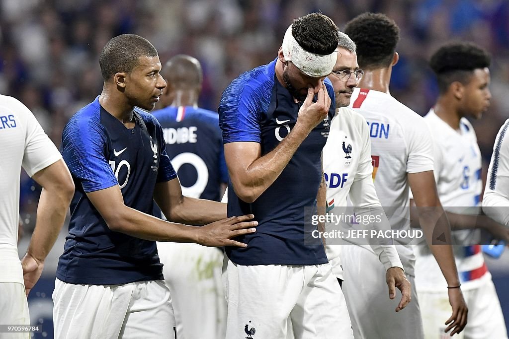 TOPSHOT-FBL-FRIENDLY-FRA-USA