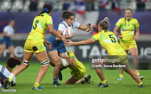Joanna Sainlo of France takes on the Australia defence during the Women's Cup semi final between Australia and France during the HSBC Paris Sevens at...