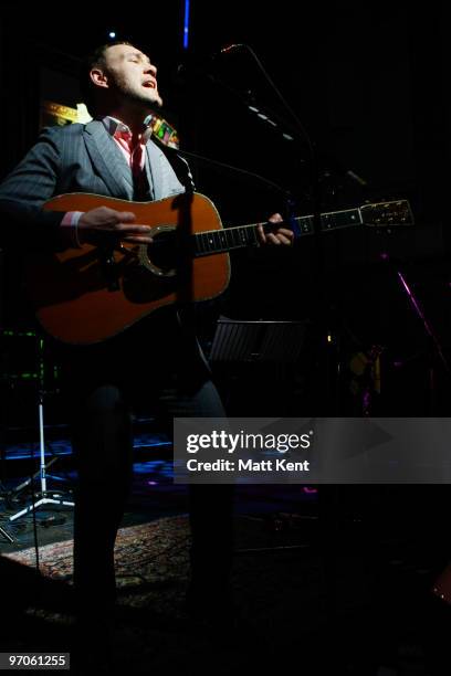 David Gray performs at the Sound And Vision fundraiser for Cancer Research UK at Abbey Road Studios on February 25, 2010 in London, England.