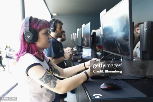 Attendees play the Battlefield V video game during an Electronic Arts Inc. Play event ahead of the E3 Electronic Entertainment Expo in Los Angeles,...