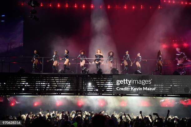 Beyonce performs with dancers on stage during the "On the Run II" Tour with Jay-Z at Hampden Park on June 9, 2018 in Glasgow, Scotland.