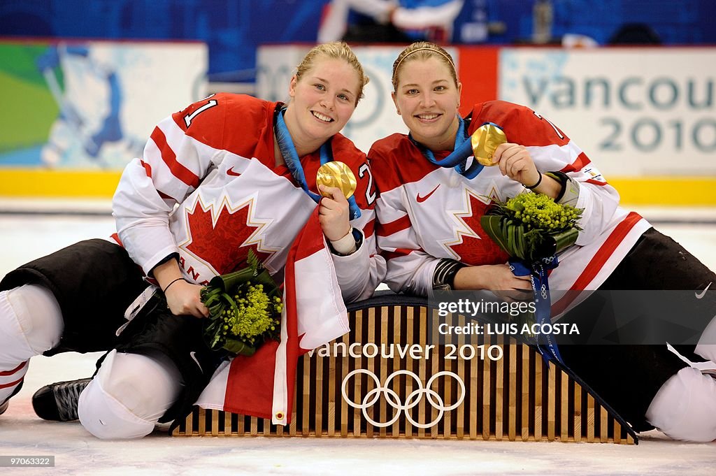 Canada's forward Haley Irwin (21) and fo