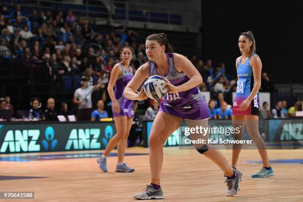 Ellen Halpenny of the Northern Stars looks to pass the ball during the round six ANZ Premiership match between the Northern Stars and the Southern...