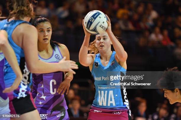 Gina Crampton of the Steel looks to pass the ball during the round six ANZ Premiership match between the Northern Stars and the Southern Steel at...