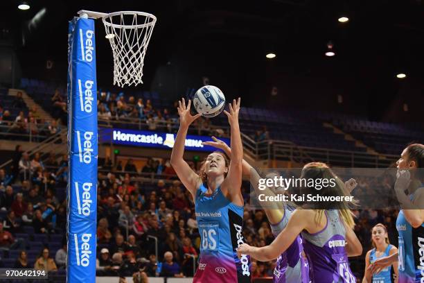 Jennifer O'Connell of the Steel is challenged by Olivia Coughlan of the Northern Stars during the round six ANZ Premiership match between the...