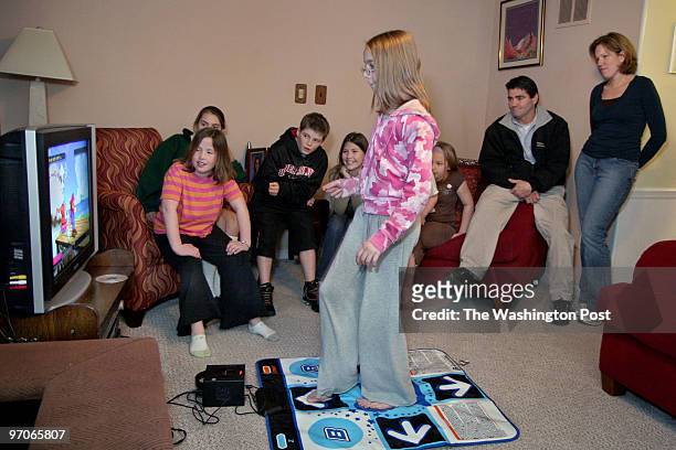 FamGames Photos by Michael Williamson NEG#188648 2/28/07: FAMILIES AND NEIGHBORS PLAY VIDEO INTERACTIVE GAMES INSTEAD OF OLD FASHION BOARD GAMES. ALL...