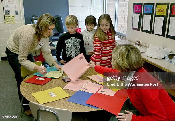 Reading Photos by Michael Williamson NEG#187789 1/25/07: GREENWOOD ELEMENTARY SCHOOL KIDS IN THE ACCELERATED READING PROGRAM TAKES QUIZZES TO...