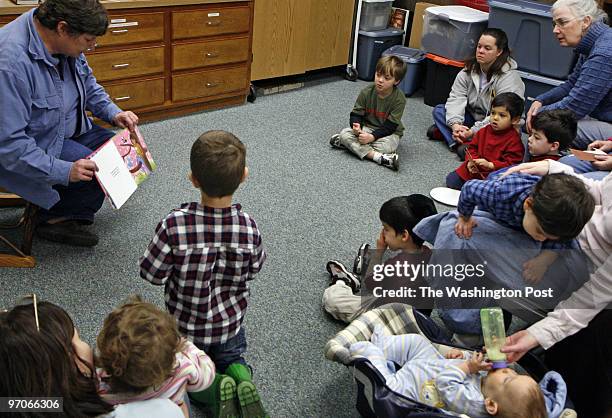 Josephm 187691--SLUG-MX-CENTER25--DATE-01/23/07-- Meadowside Nature Center, Rockville, Maryland-PHOTOGRAPHER-MARVIN JOSEPH/TWP--CAPTION-Children for...