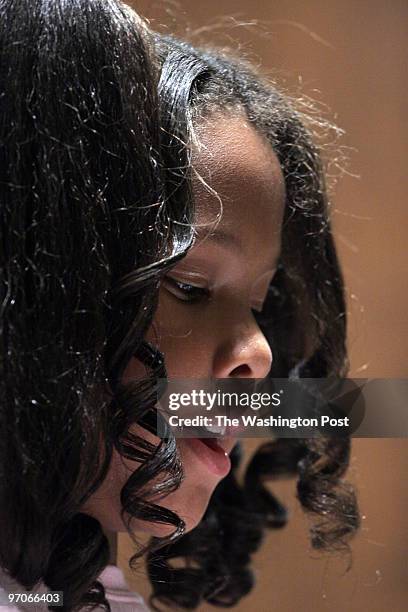 Josephm 187493--SLUG--ME/ED-KING--DATE-01/13/07-- Spauldings Library, District Heights, Maryland-PHOTOGRAPHER-MARVIN JOSEPH/TWP--CAPTION-Winners of...