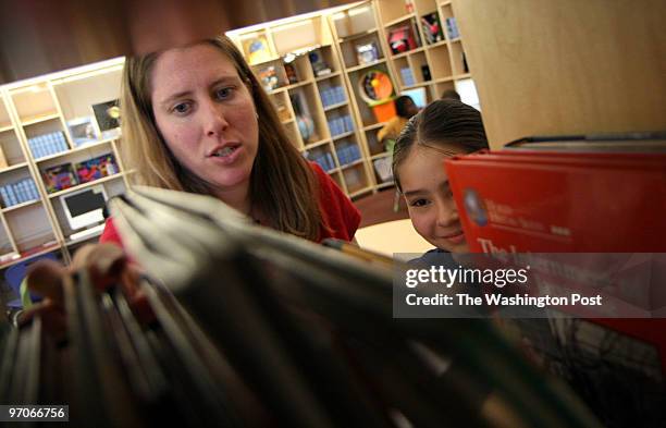 Stuart Hobson 22 Stuart Hobson Middle School On Capitol Hill Stock Photos, High-Res ...