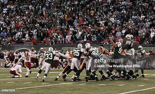 November 4, 2007 Photographer: Toni L. Sandys/TWP Neg #: 195549 East Rutherford, NJ Washington Redskins play the New York Jets at the Meadowlands in...