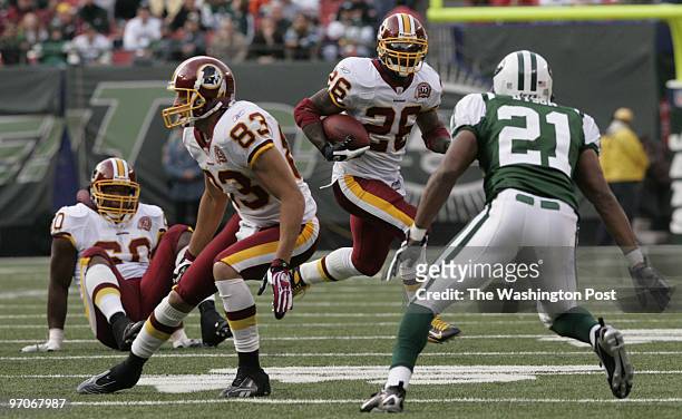 November 4, 2007 Photographer: Toni L. Sandys/TWP Neg #: 195549 East Rutherford, NJ Washington Redskins play the New York Jets at the Meadowlands in...