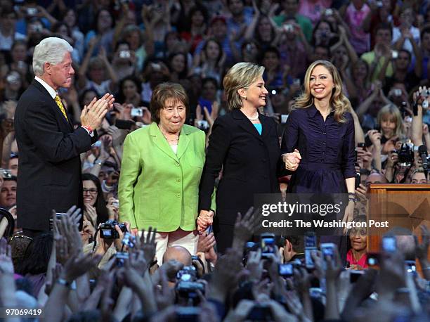 Na_clinton 6/7/08 333333 DC NW National Building Museum Post Photos by Richard A. Lipski NY Senator Hillary Clinton arrives with family, husband,...