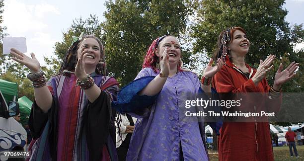 Cultural Date: Kevin Clark/The Washington Post Neg #: 194948 Woodbridge, VA Monica Dionne , Elizabeth Rinehart and Anthea Poole applaud a performance...