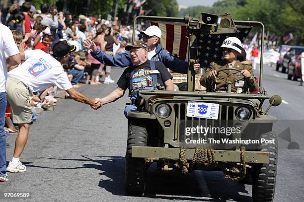 Josephm 201690--ME/MEMORIAL2--DATE-05/26/08-- Constitution Avenue, Washington, D.C.-PHOTOGRAPHER-MARVIN JOSEPH/TWP-- Thousands attend The Annual...