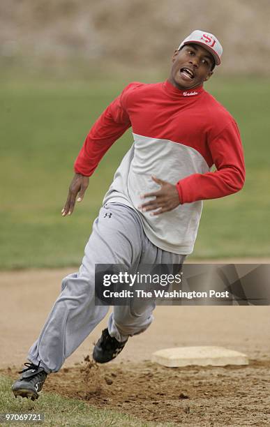 Sp/basepre22 Date: March 18,2008 Photographer: Toni L. Sandys/TWP Neg #: 200202 Washington, MD St. John's College High School baseball team practice...