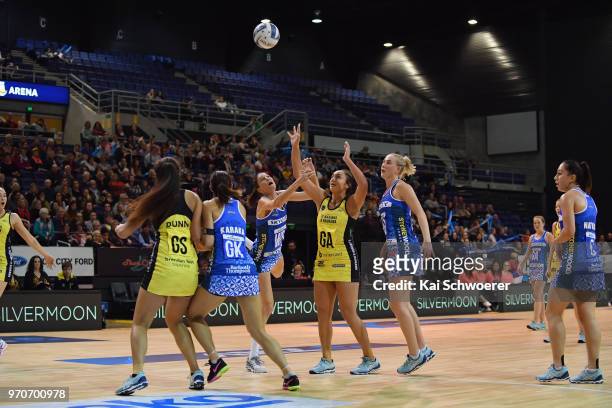 Tiana Metuarau of the Pulse passes the ball during the round six ANZ Premiership match between the Central Pulse and the Northern Mystics at...