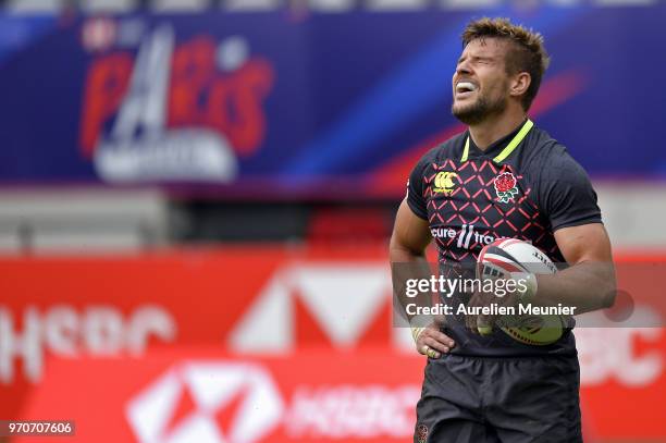 Tom Mitchell of England reacts after scoring a try during match between england and Fiji at the HSBC Paris Sevens, stage of the Rugby Sevens World...