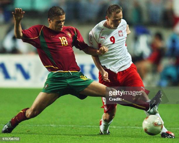 Poland's Pawel Kryszalowicz vies for the ball with Portugal's Frechaut , 10 June 2002 at the Jeonju World Cup Stadium in Jeonju, during first round...