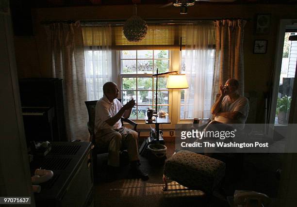 Seniors DATE: August22, 2007 CREDIT: Carol Guzy/ The Washington Post Alexandria VA Details of life in an ordinary neighborhood that is aging. Number...